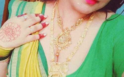 ভাগ্নের সাথে খালার রোমান্টিক মুহূর্ত